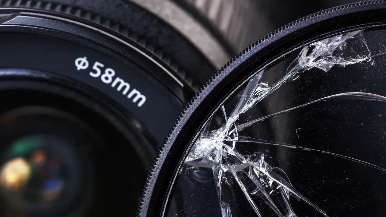 Filtr UV lustrzanka: Ochrona obiektywu i wpływ na zdjęcia