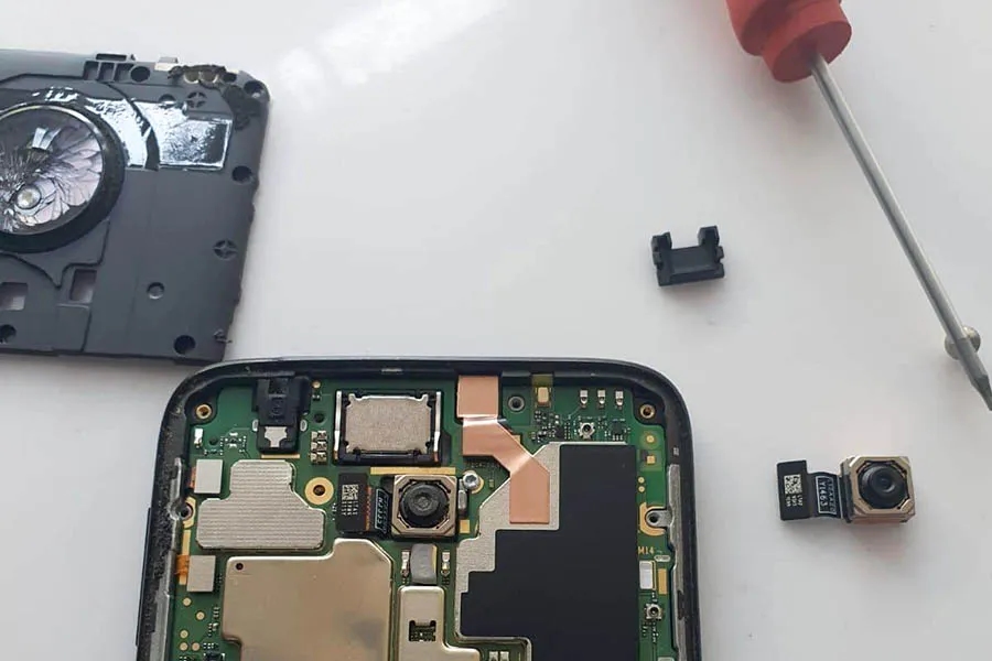 Jak wyczyścić zaparowany aparat w telefonie i uniknąć uszkodzeń