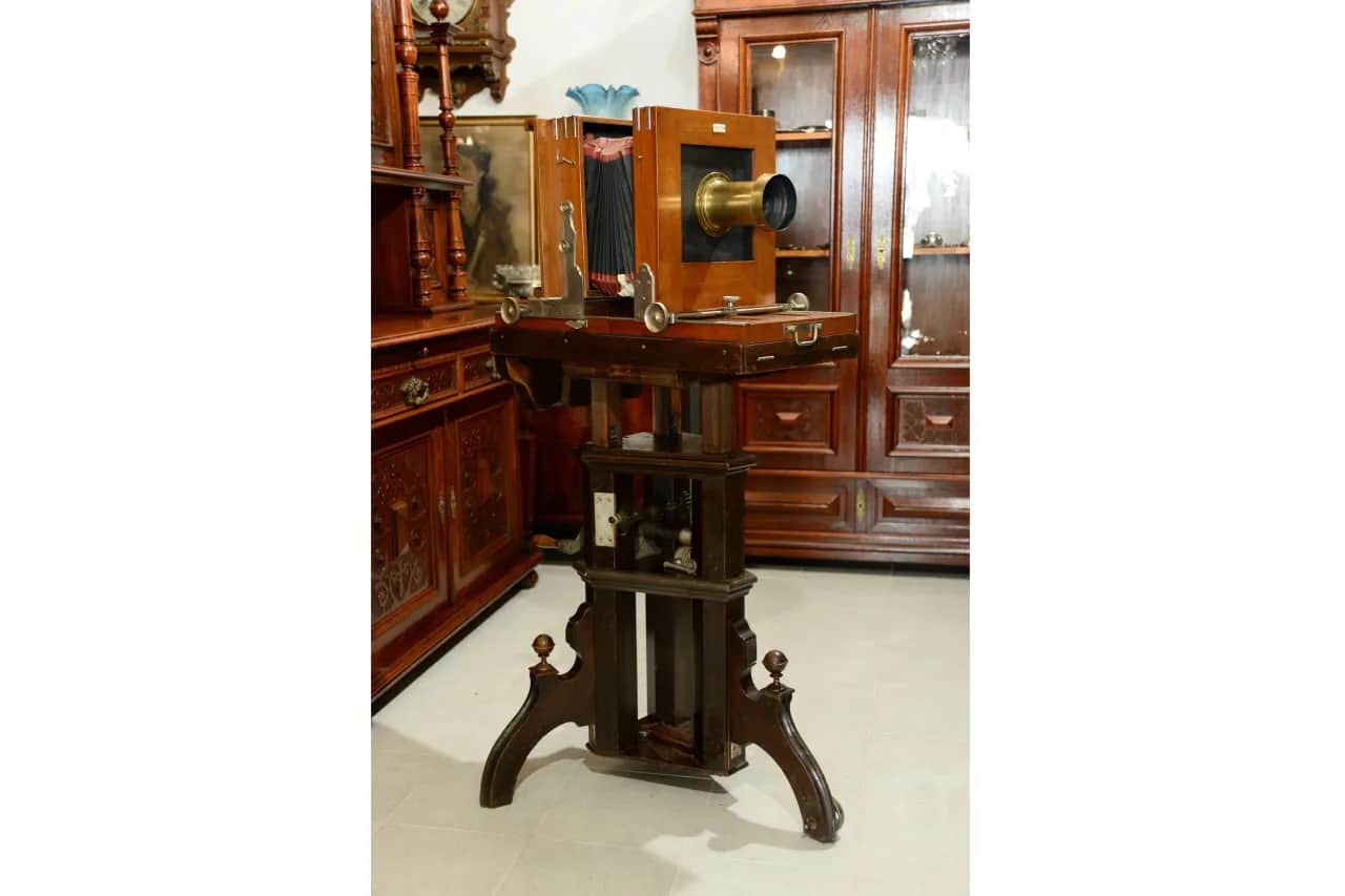 Kiedy wymyślono aparat fotograficzny? Kluczowe momenty w historii fotografii