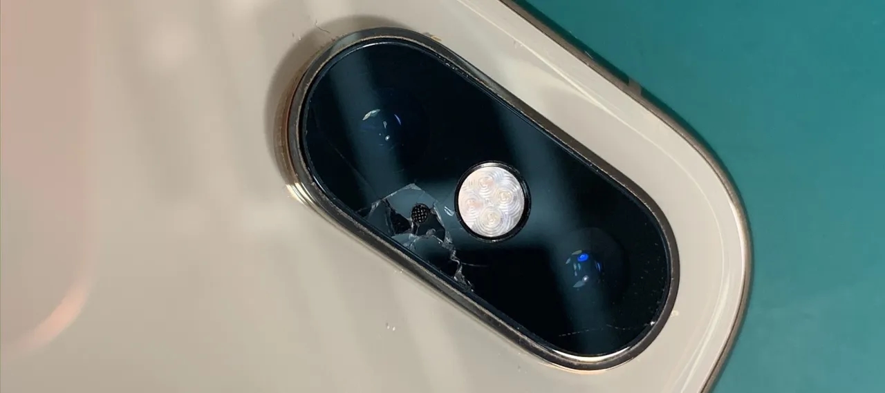 Jak zdjąć szkło z aparatu iPhone bez ryzyka uszkodzenia obiektywu