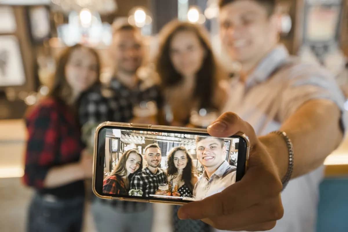 Jak zrobić zdjęcie całej sylwetki telefonem bez błędów i frustracji