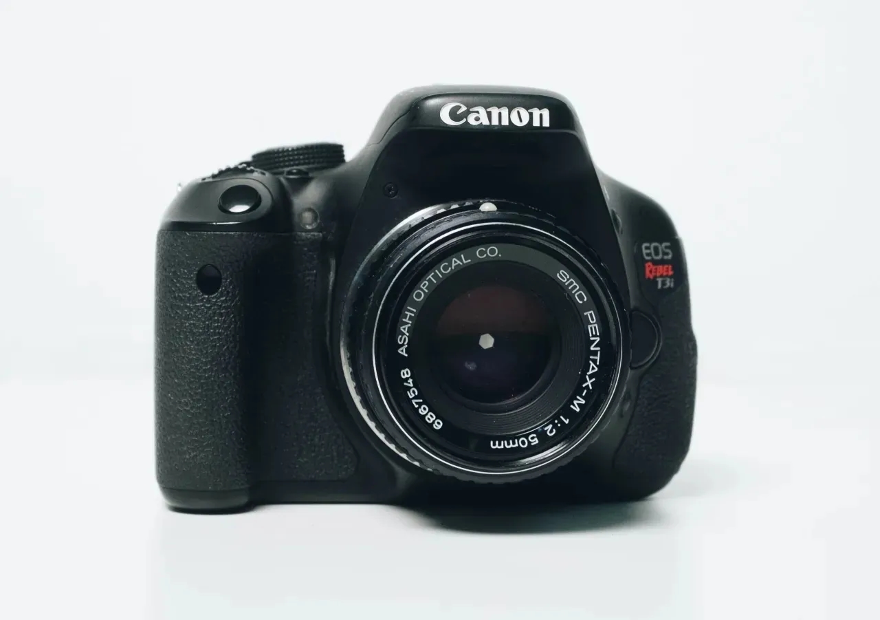 Jak zgrać zdjęcia z aparatu na komputer bez kabla w prosty sposób