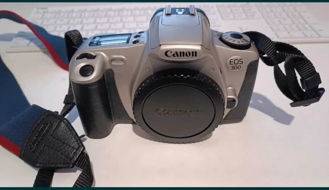 Lustrzanka Canon EOS 300 - poznaj jej wyjątkowe cechy i możliwości